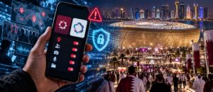 Qatar 2022 en el punto de mira: la gran meta de amenazas y ciberataques globales Espionaje en el Mundial de Qatar 2022: teléfono móvil con permisos de localización, cámara y micrófono frente a un estadio iluminado en Doha.